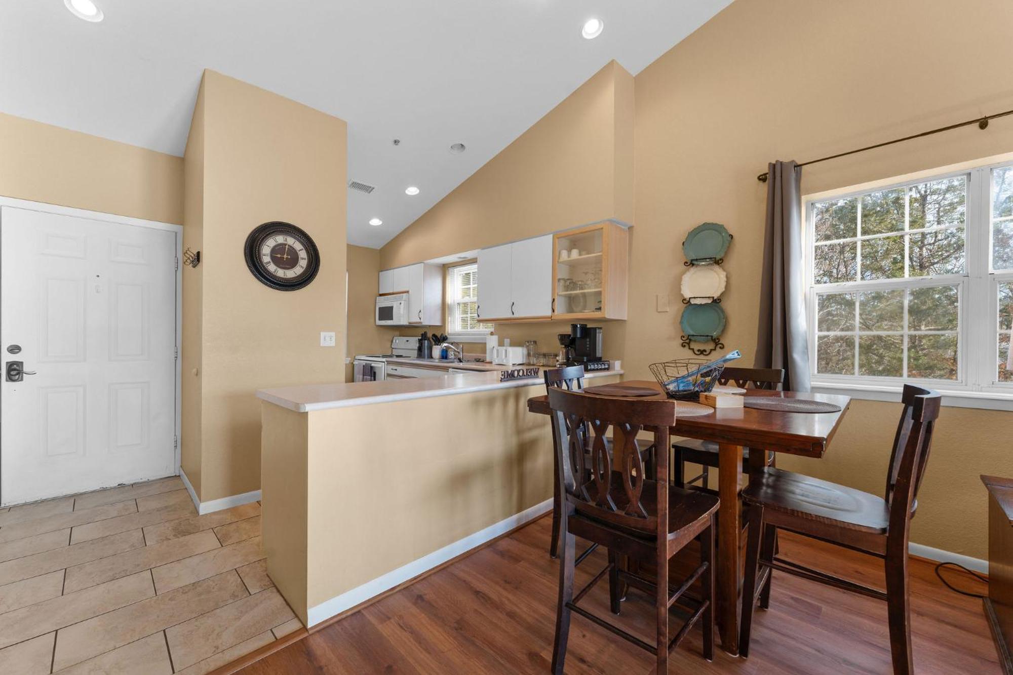 Point Lookout Cozy Top Floor 2Br Condo With View And Amenities!! מראה חיצוני תמונה