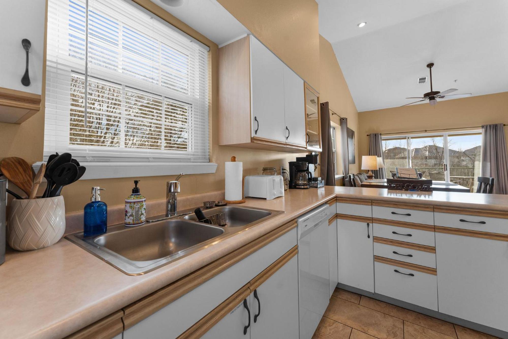 Point Lookout Cozy Top Floor 2Br Condo With View And Amenities!! מראה חיצוני תמונה